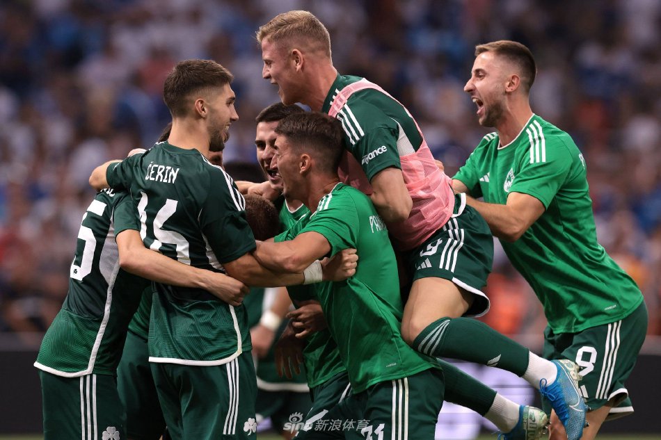 本纳赛尔在 本纳赛尔在